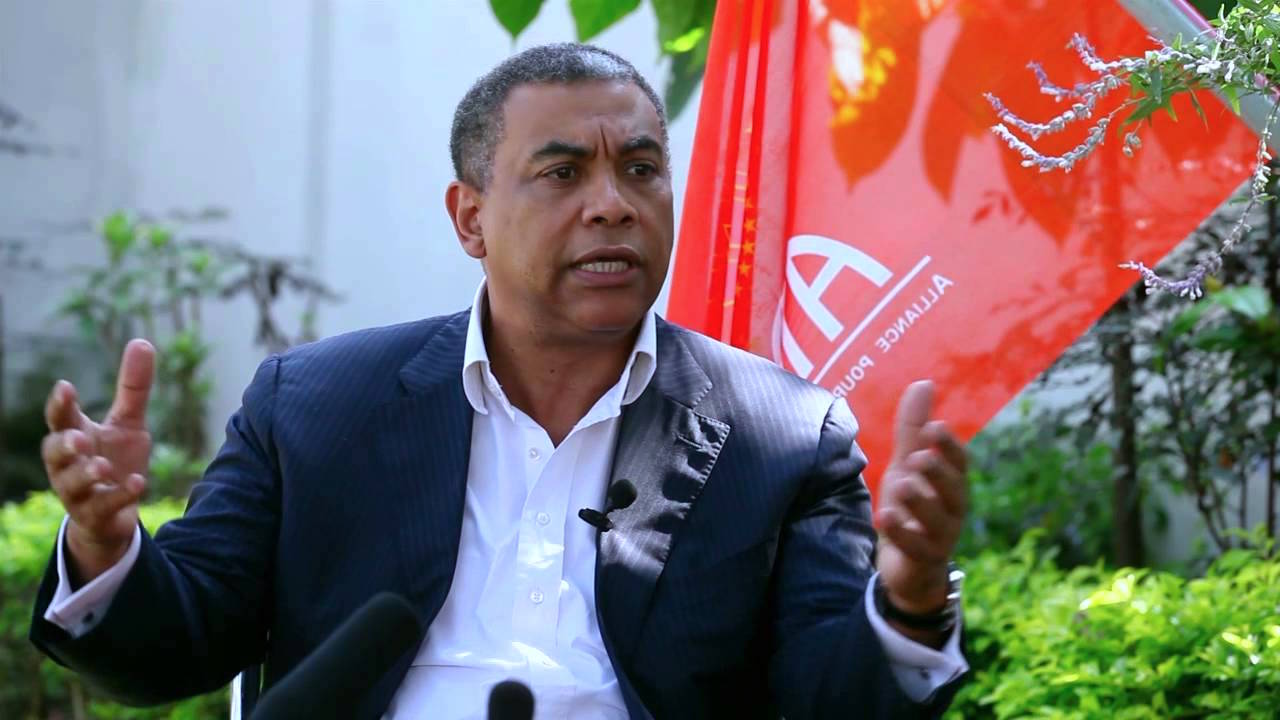 Le mot d&rsquo;encouragement de Olivier Kamitatu aux députés en veillée devant la cour constitutionnelle