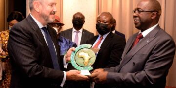 RDC: Arrivé fin mandat, David MAC LACHLAN honoré par le Ministre d&rsquo;Etat, Ministre du Plan Christian MWANDO NSIMBA KABULO