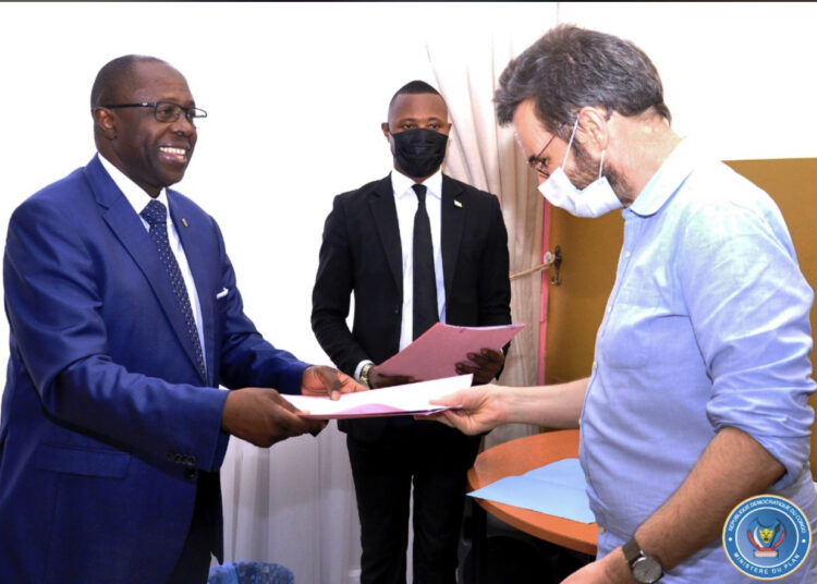 MINISTERE DU PLAN : Christian MWANDO gratifie les ONG/PARTENAIRES en règle avec la législation congolaise par des arrêtés interministériels