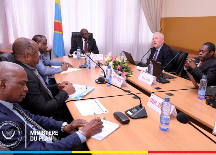 Ministère du Plan : Christian Mwando avec la Mission d’assistance technique du FMI s’accordent pour une feuille de route commune pour l’amélioration et la gestion d’ investissements publics en RDC