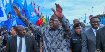 Révision de la Constitution : à Kalemie, Tshisekedi reste « ferme »