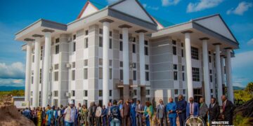 Tanganyika : Félix Tshisekedi et Constant Mutamba visitent le nouveau palais de Justice