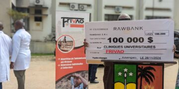 Kisangani : le Frivao remet 100.000 dollars aux CUKIS pour ses loyaux services pendant la guerre de six jours