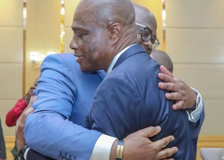 Fayulu à Tshisekedi : « Nous devons créer un camp de la patrie »
