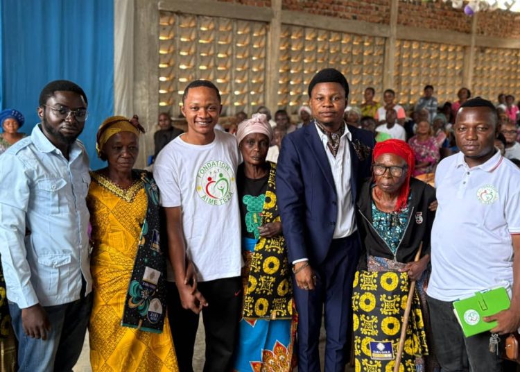 Kisangani : L’Ir Jonathan Bolamba et « les Bâtisseurs d’Aimé Teza » redonnent le sourire aux veuves et orphelins de la Rive Droit