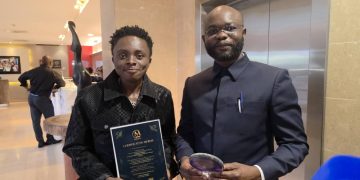 Culture : Fidèle Busllos, la pépite boyomaise, à la conquête de Kinshasa sous l&rsquo;aile de Patrick Matata